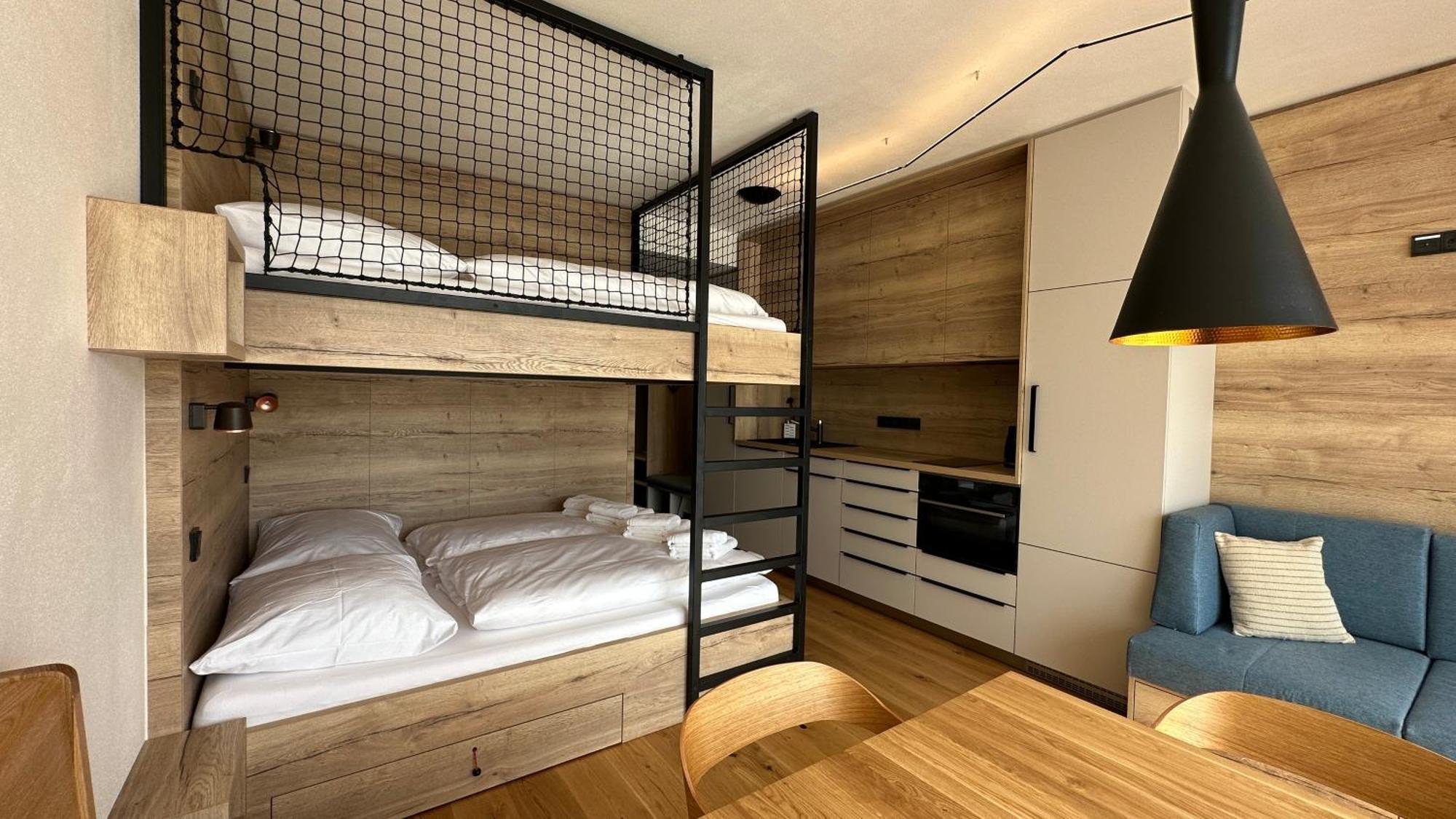 Side Seascape - Apartment *