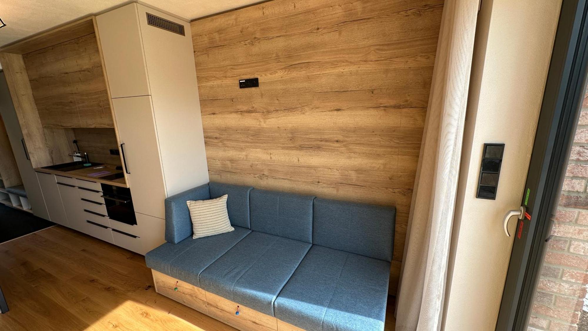 Side Seascape - Apartment *